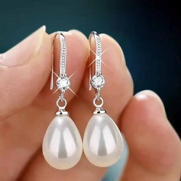 NWOT - Elegant Teardrop Shaped Pearl Earrings - Picture 4 of 7